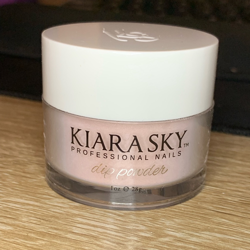 Kiara Sky dip nail powder “Bare with me”